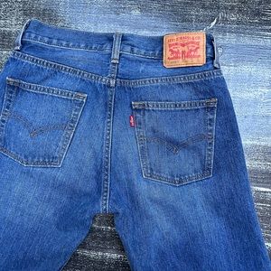 Levi 505 Women’s nice fade and distress denim jeans 27w 27L medium weight